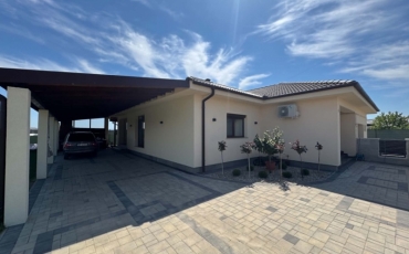 Casa 3 camere, 233 mp de vanzare MARTINESTI