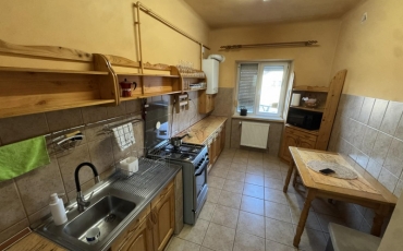 APARTAMENT IN ASOCIATIE + GARAJ SI BECI , ZONA PIATA MICA