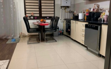 Casa 3 camere, 198 mp de vanzare CARPATI 2