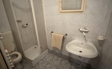 Casa 9 camere, 400 mp de vanzare CENTRU NOU