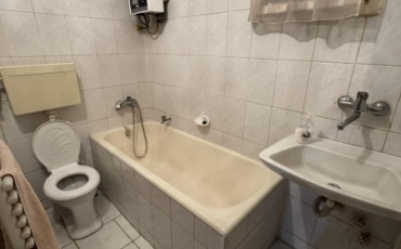 Casa 9 camere, 400 mp de vanzare CENTRU NOU
