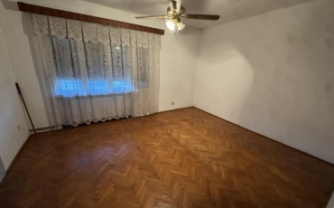 Casa 9 camere, 400 mp de vanzare CENTRU NOU