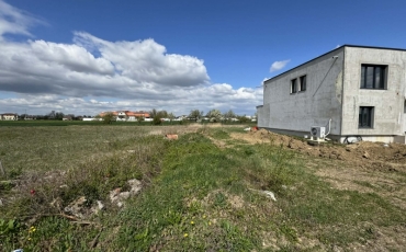 Teren intravilan 560 mp de vanzare STR DARA