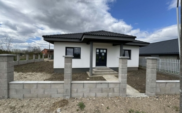 Casa 3 camere, 126 mp de vanzare LAZURI
