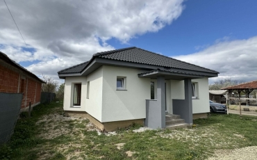 Casa 4 camere, 140 mp de vanzare LAZURI