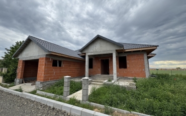 Casa 3 camere, 135 mp de vanzare MARTINESTI