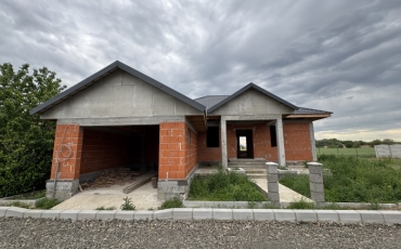 Casa 3 camere, 135 mp de vanzare MARTINESTI