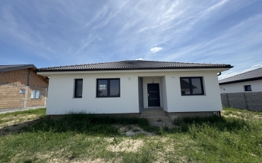 Casa 3 camere, 135 mp de vanzare LAZURI