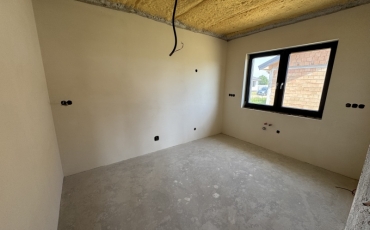 Casa 3 camere, 135 mp de vanzare LAZURI
