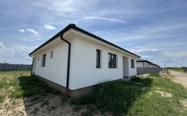 Casa 3 camere, 135 mp de vanzare LAZURI